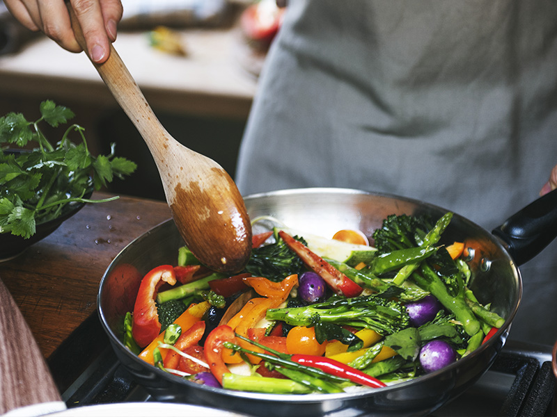 Cucina vegetariana con prodotti biologici